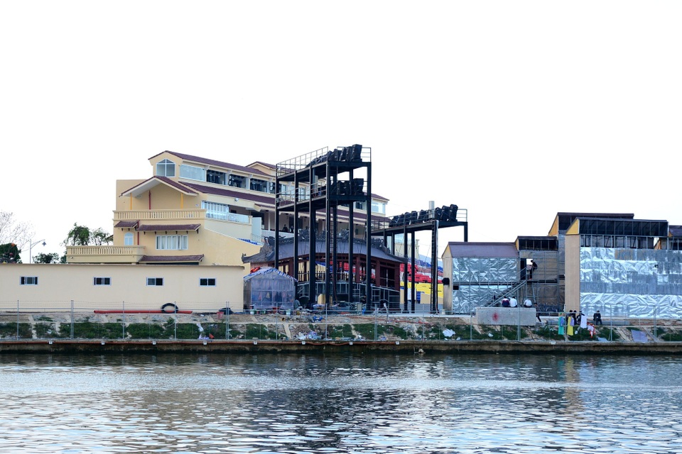 Công trình xây dựng không có giấy phép. Đến ngày 20/3, mới được Sở Xây dựng tỉnh Quảng Nam cấp phép chính thức