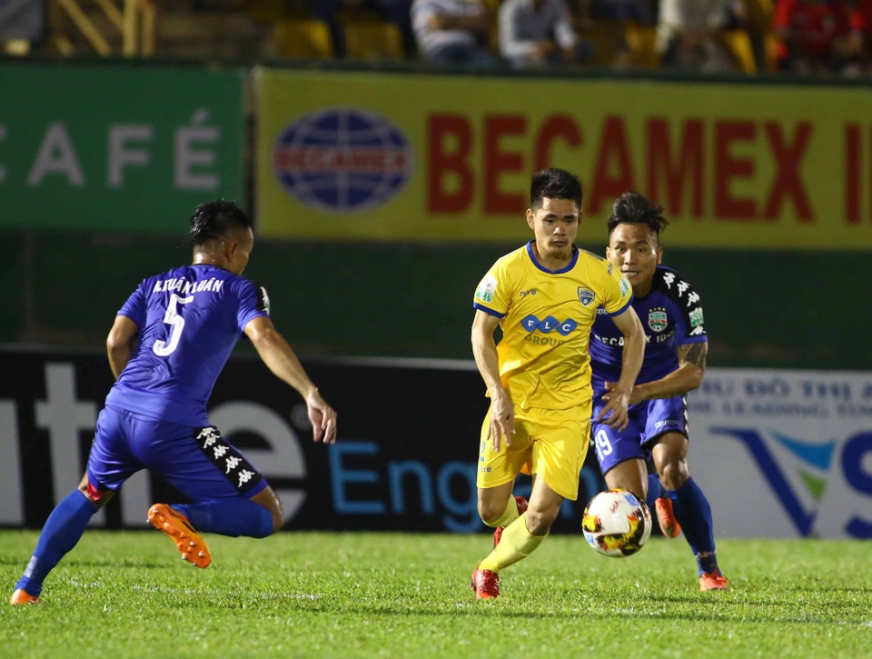 Than Quảng Ninh và Hà Nội bứt phá ở ngôi đầu bảng V-League? - 2 FLC Thanh Hoá vẫn đang đi tìm chiến thắng đầu tiên tại V-League dưới thời HLV Nguyễn Đức Thắng (ảnh: Nguyễn Đình)
