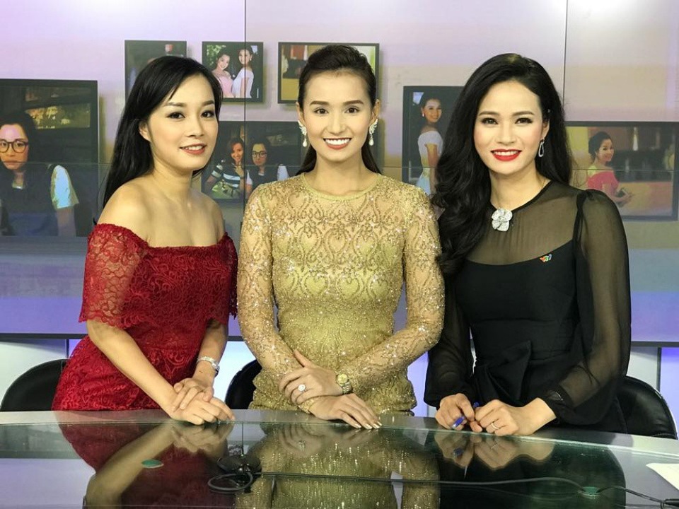 Tiết lộ hình ảnh không lên sóng của BTV Thu Hương “Chuyển động 24h” - 19 Cô chính thức đầu quân về Đài Truyền hình Việt Nam vào năm 2005 với công việc dẫn chương trình ca nhạc thời trang. Sau nhiều năm, cô chuyển sang dẫn các chương trình Bản tin tài chính, Chuyển động 24h. Từ đó đến nay cô đã có hơn 13 năm gắn bó với nghề MC.