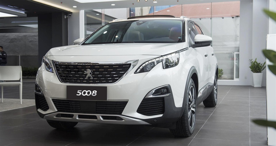 Peugeot 3008 và 5008 lập kỷ lục doanh số tại Việt Nam - 1
Tính đến thời điểm này đã có hơn 1.500 hợp đồng đặt mua bộ đôi SUV Peugeot 5008, 3008 thế hệ mới, trong đó có 900 xe đã được giao cho khách hàng.