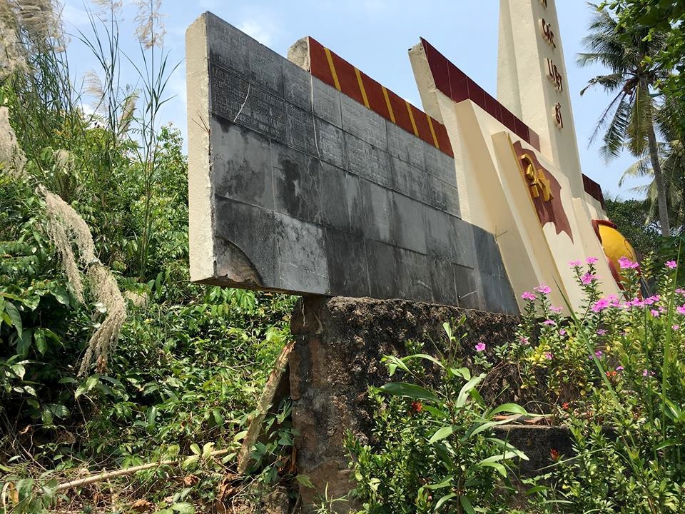 Tượng đài liệt sĩ trên đảo Phú Quốc bị "lãng quên"? - 3 Bia ghi danh các liệt sĩ xuống cấp.
