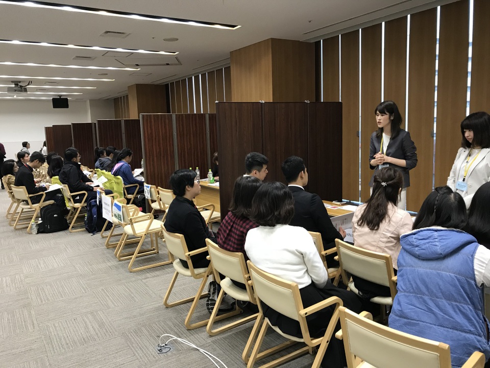 17 doanh nghiệp Nhật Bản giao lưu với du học sinh Việt vùng Kyushu - 4 Các bạn du học sinh Việt được cung cấp thông tin về cơ hội việc làm tại buổi giao lưu.