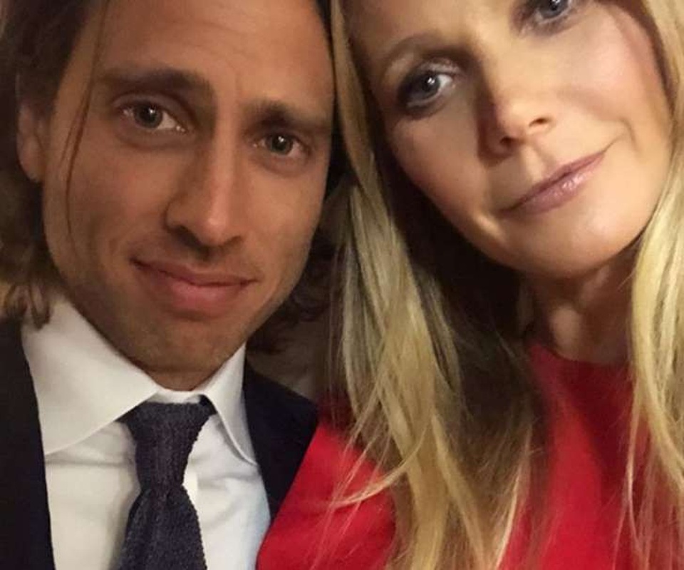 Jennifer Aniston xinh đẹp tới dự đám cưới bí mật của Gwyneth Paltrow - 2
Gwyneth Paltrow và Brad Falchuk hò hẹn gần 2 năm trước khi quyết định đi tới hôn nhân.