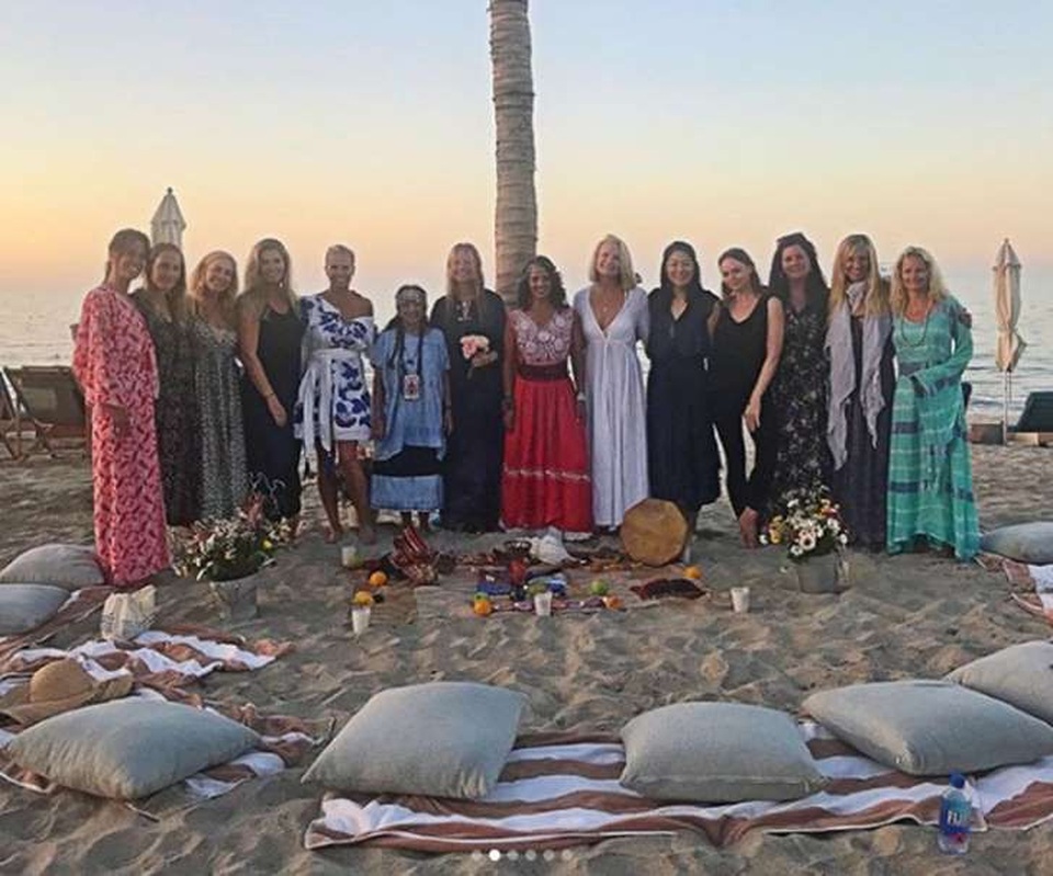 Jennifer Aniston xinh đẹp tới dự đám cưới bí mật của Gwyneth Paltrow - 3
Gwyneth Paltrow đã tổ chức tiệc chia tay thời độc thân bên một nhóm bạn gái thân tại Cabo, Mexico gần đây.