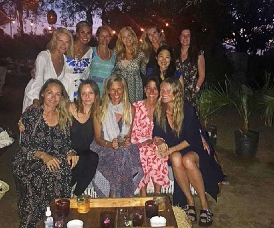 Jennifer Aniston xinh đẹp tới dự đám cưới bí mật của Gwyneth Paltrow - 4
Gwyneth Paltrow từng tiết lộ cô sẽ có một đám cưới hoành tráng với người bạn trai - Brad Falchuk.