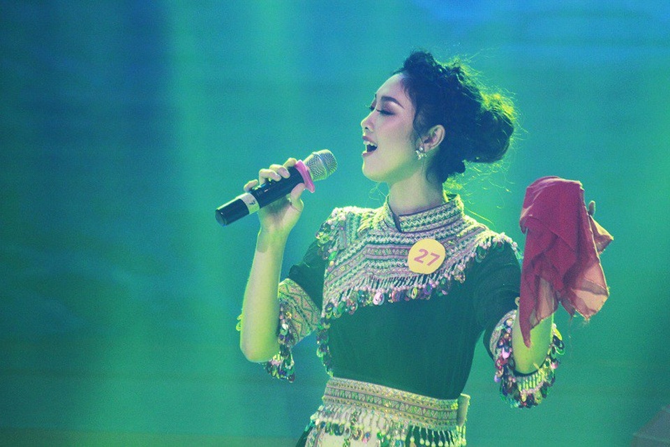 Nữ sinh HV Âm nhạc trình diễn đánh trống nước, khiêu vũ chuyên nghiệp - 7 “Thiếu nữ Tây Bắc” Nguyễn Thị Huyền Trang với ca khúc Tiếng hát trên đỉnh Hoàng Liên