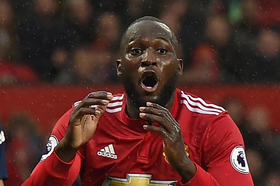 Nhìn lại thất bại cay đắng của MU trước West Brom - 14
Tiền đạo người Bỉ ngạc nhiên khi thủ thành của West Brom có thể cản phá cú đánh đầu của anh