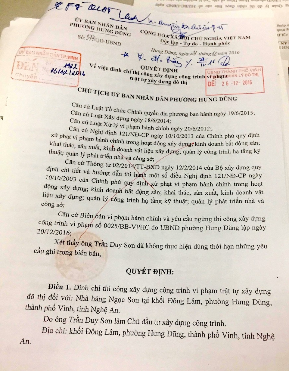 Bàng hoàng nhà hàng mọc "lọt thỏm" dưới đường điện cao thế! - 8 Bàng hoàng nhà hàng mọc "lọt thỏm" dưới đường điện cao thế! - 8
