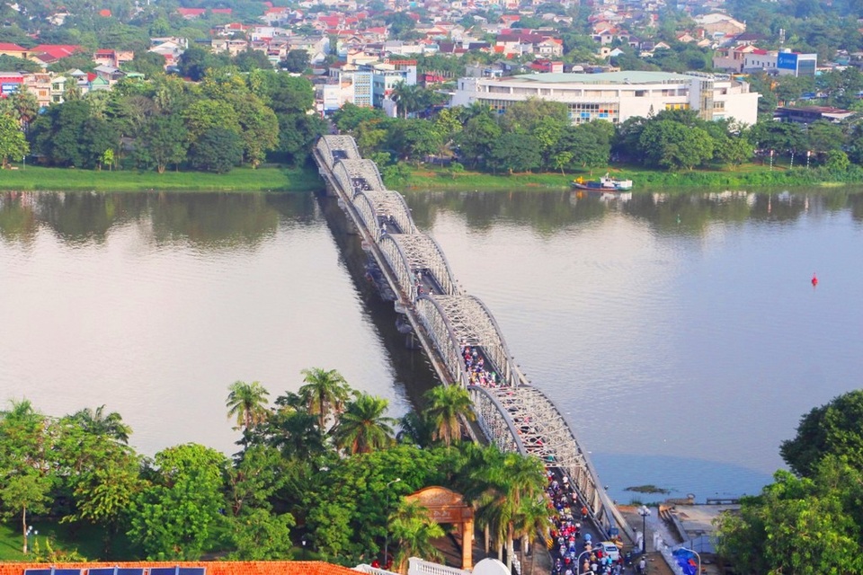 Những góc ngắm cảnh đẹp mê hồn trên cầu Trường Tiền - 2 Vẻ đẹp của cầu Trường Tiền từ trên cao đã phục hồi lại 10 ban công