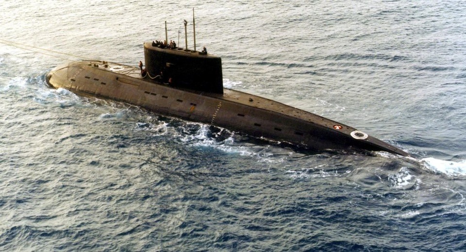 Nghi vấn cuộc rượt đuổi giữa tàu ngầm Nga và Anh trước cuộc không kích vào Syria - 1
Một tàu ngầm lớp Kilo của Nga ở Địa Trung Hải. (Ảnh: AFP)