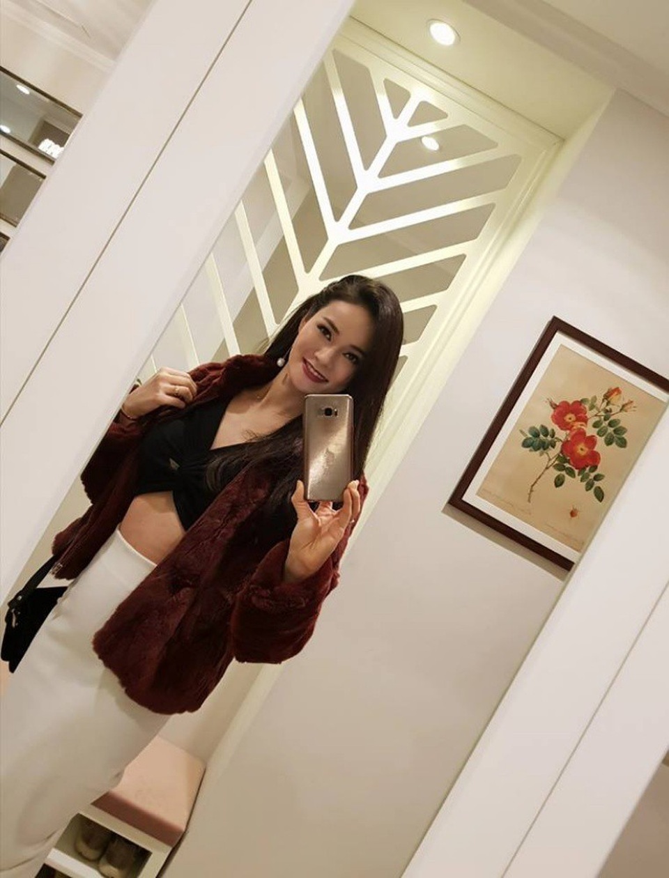 Tiết lộ hình ảnh không lên sóng của BTV Thu Hương “Chuyển động 24h” - 12 ... là ưu thế giúp người đẹp tự tin diện trang phục cắt xẻ.