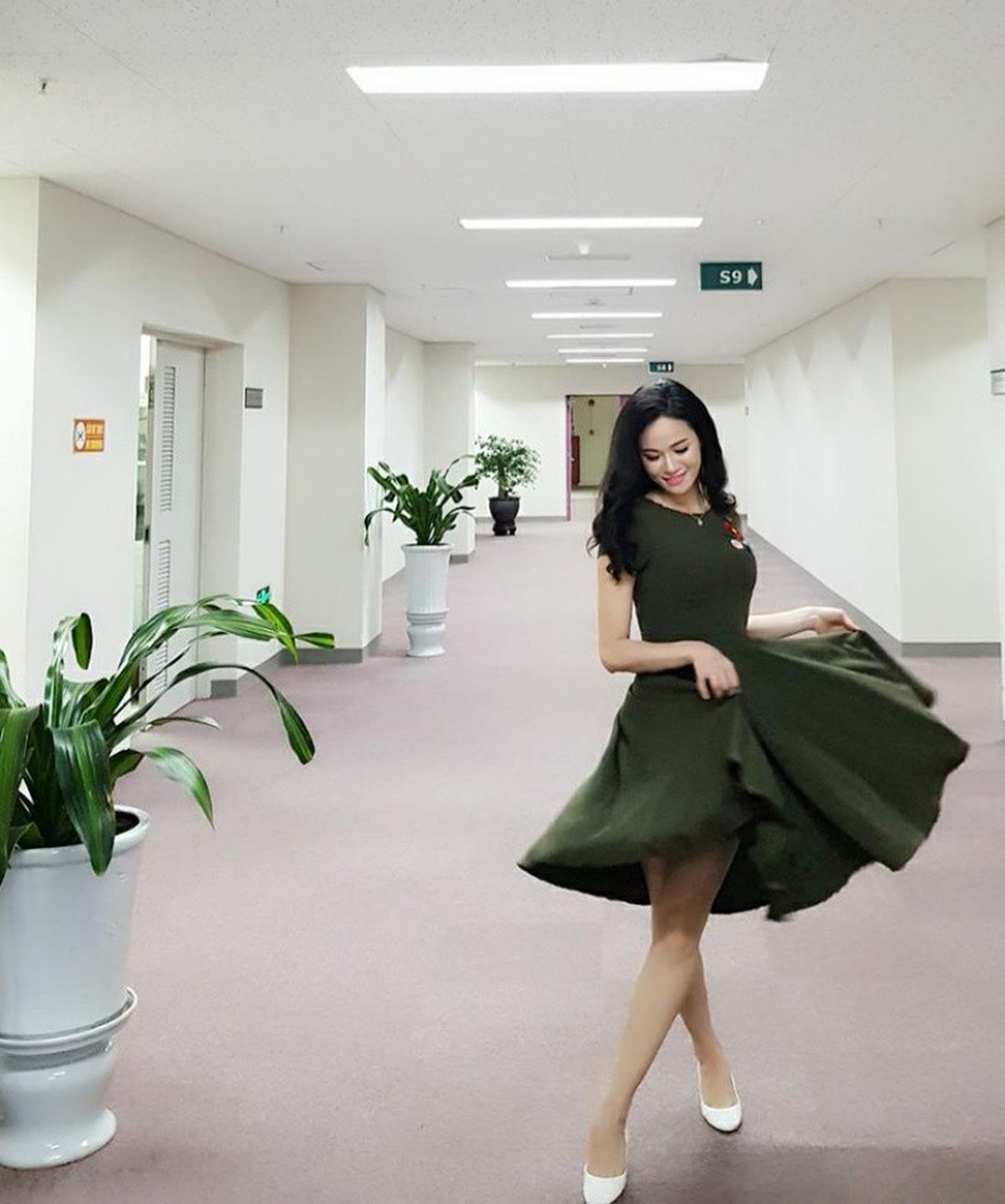 Tiết lộ hình ảnh không lên sóng của BTV Thu Hương “Chuyển động 24h” - 20 Bận rộn là thế nhưng chưa lúc nào cô ngừng… chuyển động.