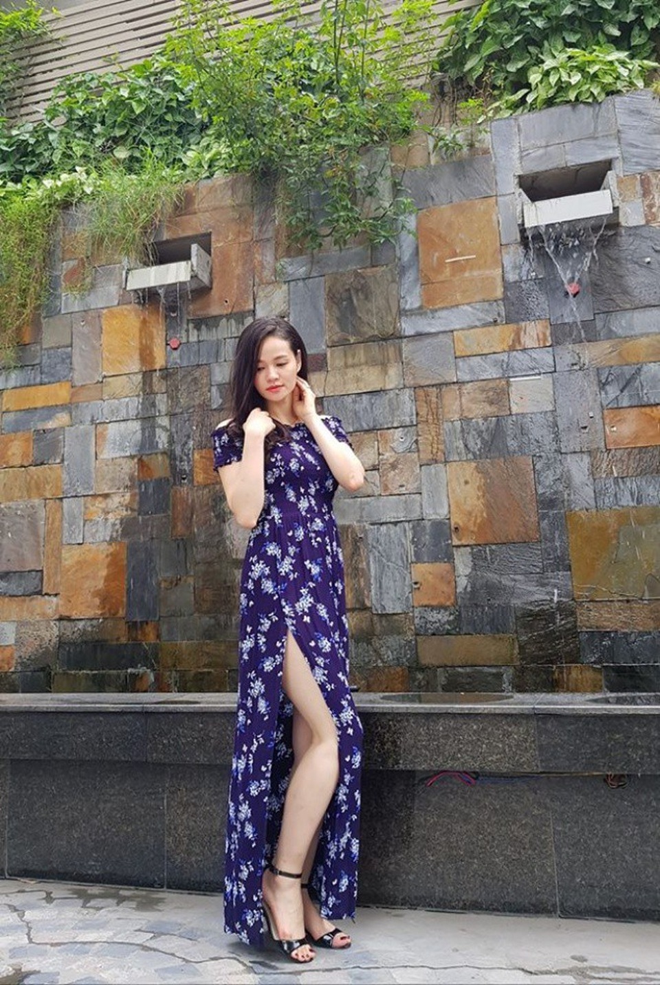 Tiết lộ hình ảnh không lên sóng của BTV Thu Hương “Chuyển động 24h” - 14 Đôi chân dài miên man.