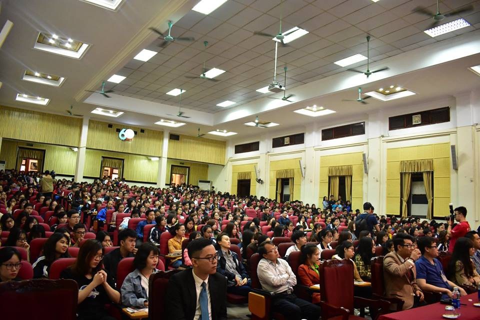 Doanh nghiệp "săn" nhân sự trẻ đang ngồi ghế giảng đường - 5
Trong khuôn khổ chương trình, Talkshow “Người được chọn” do VTV6 trực tiếp tổ chức. Chương trình truyền hình thực tế phỏng vấn tuyển dụng tạo cơ hội cho SV tham gia những cuộc phỏng vấn đẳng cấp nhất với những chuyên gia nhân sự hàng đầu.