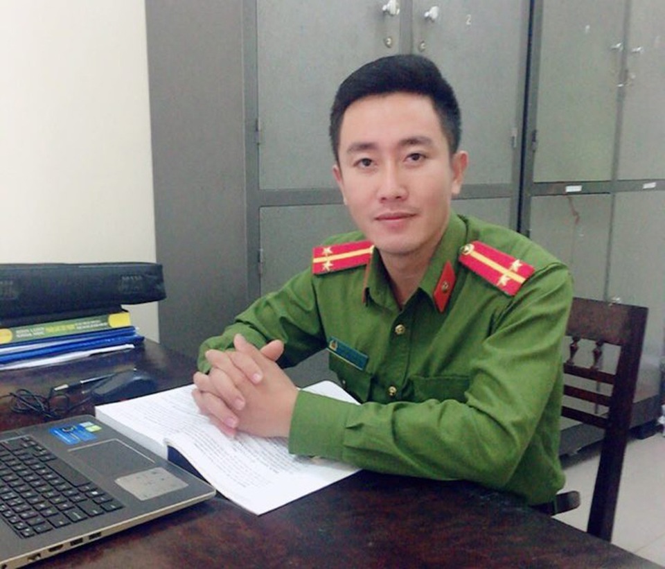 Trung úy công an trả nhẫn vàng cho đôi trẻ sắp cưới - 1
Trung úy Khoa - người nhặt được vàng trả lại cho đôi bạn trẻ sắp cưới.