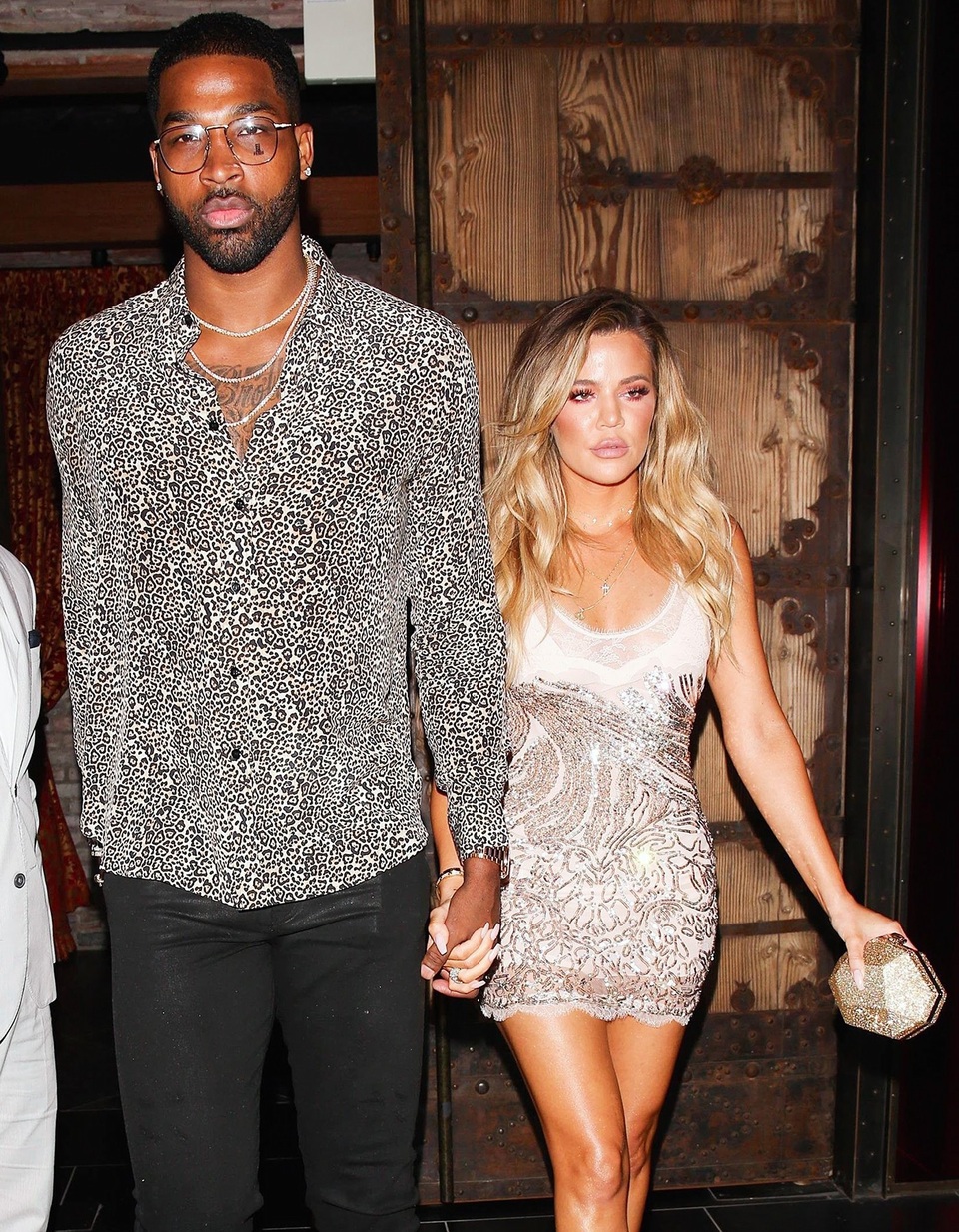 Khloe đặt tên con là "Sự Thật" - 2
Nhiều người cảm thấy bất ngờ với cái tên rất khác người này, nhất là trong thời điểm bạn trai Khloe - cầu thủ bóng rổ Tristan Thompson đang bị tố lừa dối cô nhiều lần