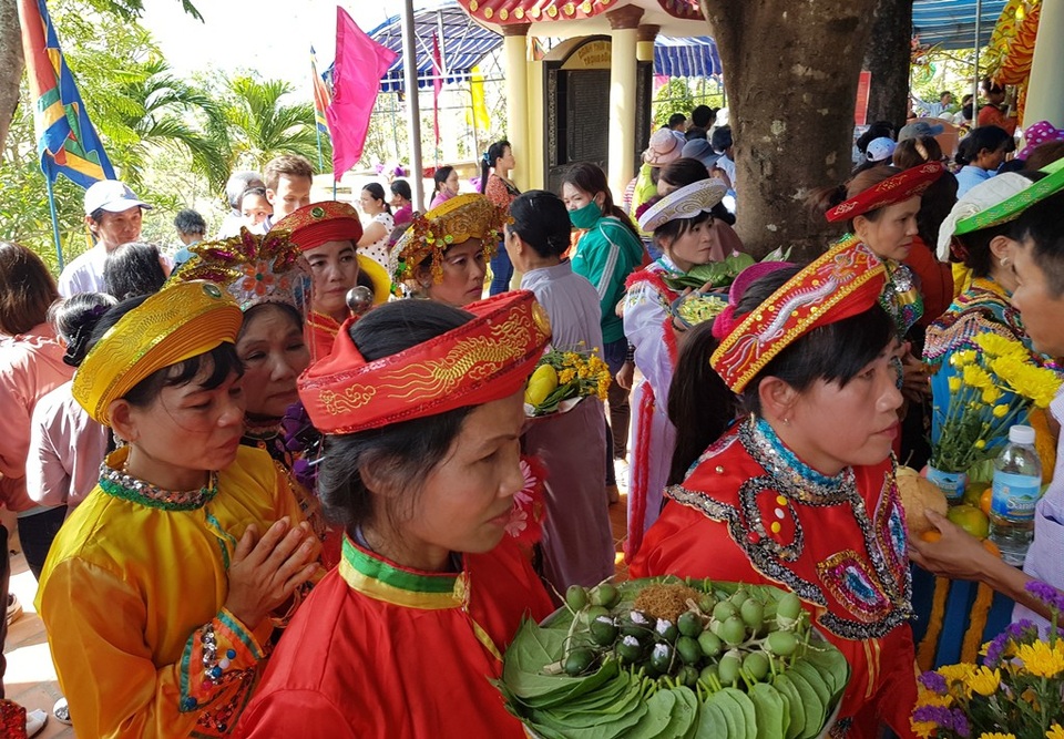 Hàng nghìn người dự lễ hội “Thiên Y Thánh Mẫu” ở Khánh Hòa - 6 Hàng nghìn người dự lễ hội “Thiên Y Thánh Mẫu” ở Khánh Hòa - 6