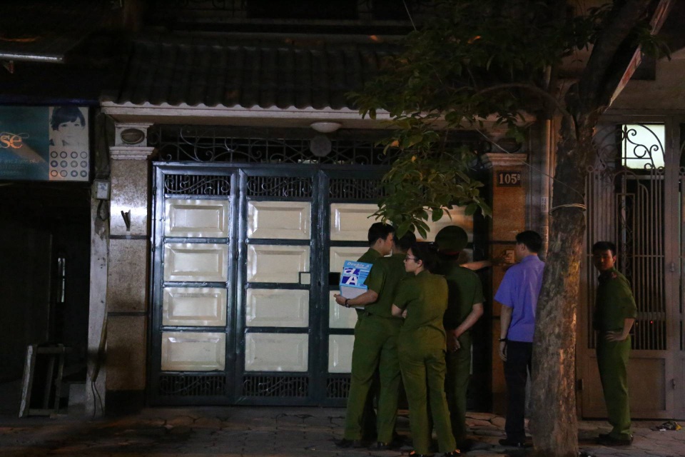 Khám nhà cựu Trung tướng Tình báo Phan Hữu Tuấn - 2 Khám nhà cựu Trung tướng Tình báo Phan Hữu Tuấn - 2