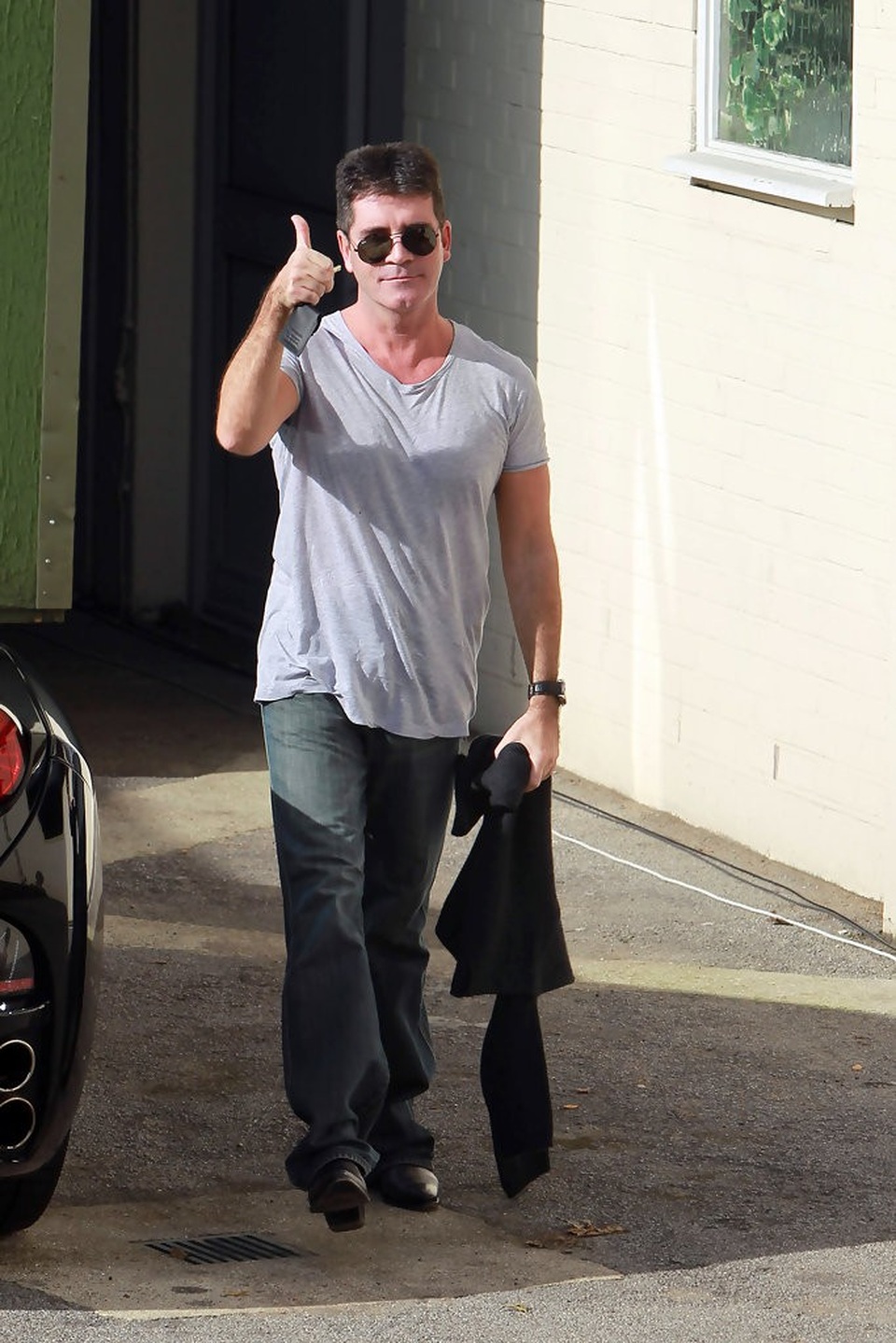 Tại sao nhiều người giàu có, nổi tiếng chỉ mặc một bộ đồ duy nhất? - 5 Nhà sản xuất chương trình truyền hình người Anh Simon Cowell