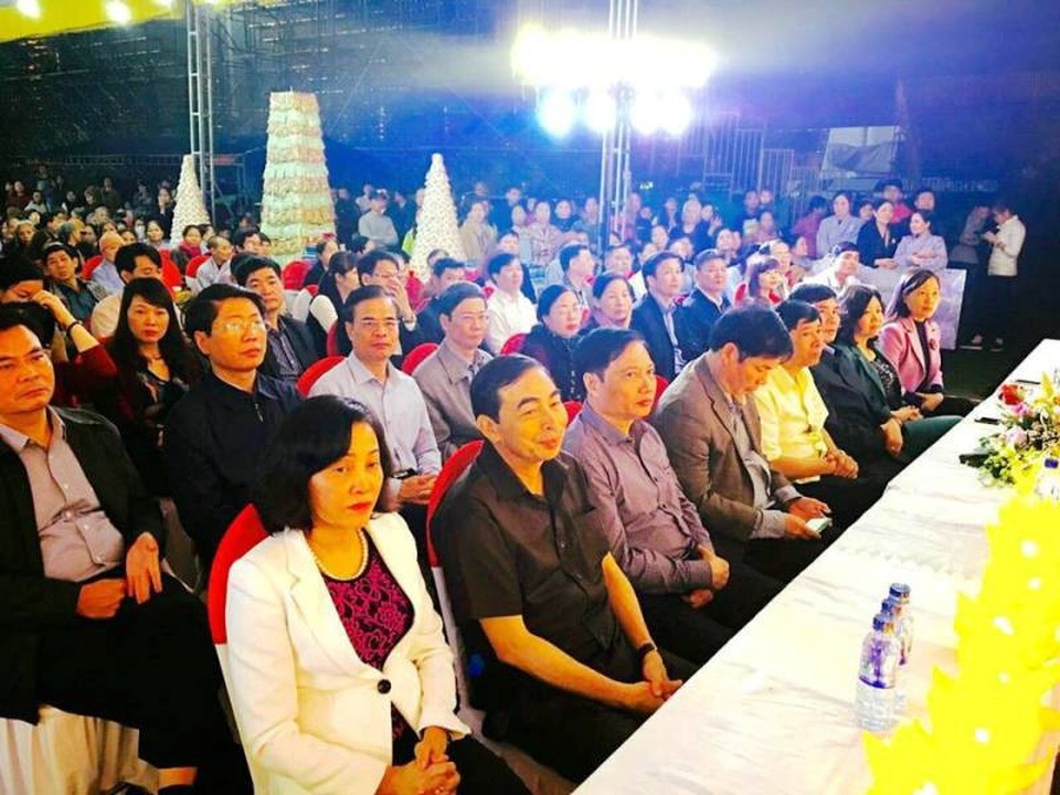 Dự đại lễ cầu quốc thái dân an và hoa đăng tại khu di tích cố đô hoa lư có đông đảo lãnh đạo tỉnh Ninh Bình. Đây là lễ hội diễn ra thường xuyên vào đầu tháng 3 âm lịch nhằm kỷ niệm ngày vua Đinh Tiên Hoàng lên ngôi hoàng đế lập ra nhà nước Đại Cồ Việt.