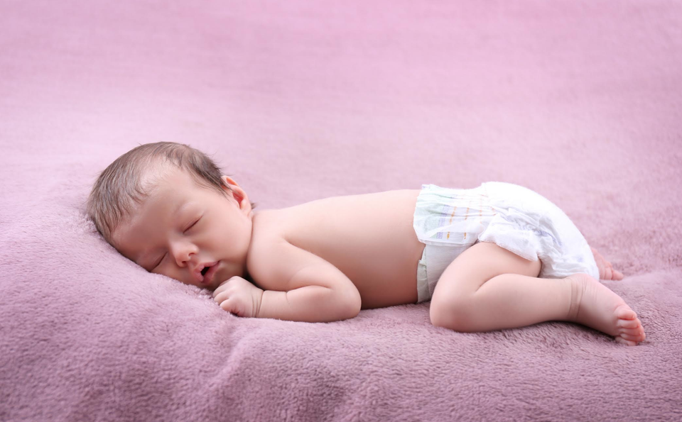 
Lựa chọn tã giấy mềm mượt, độ thấm hút tốt sẽ giúp mẹ chăm sóc giấc ngủ trẻ tốt hơn
