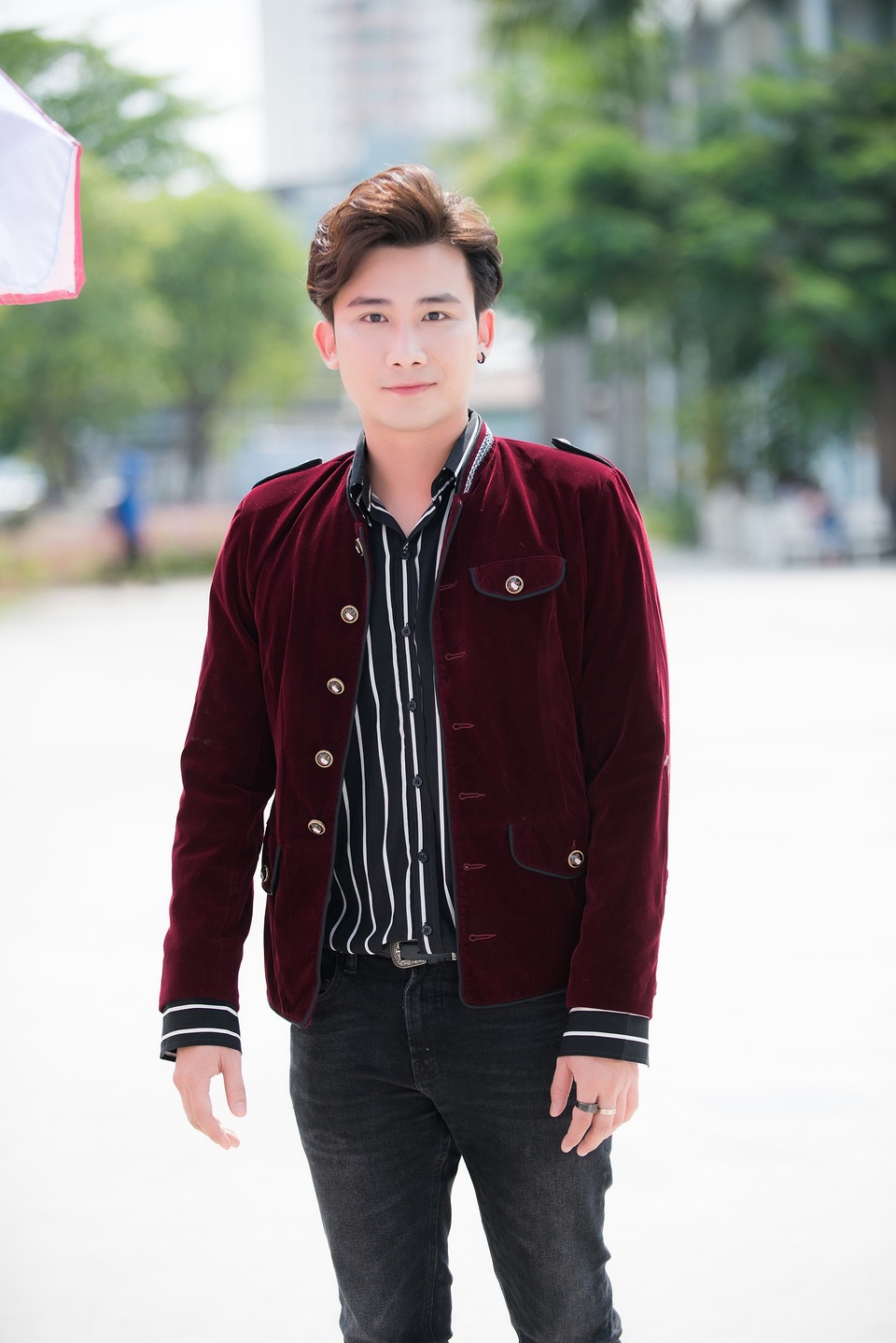 Chí Thiện gây sốc khi ngồi lên bàn học “ghẹo” nữ sinh đại học - 3 Chí Thiện cũng gửi lời nhiều lời chúc tới các bạn nữ sinh Đại học Văn Hiến.