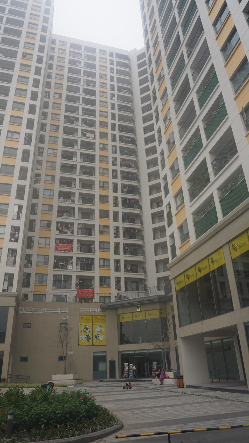 Siêu thị, trường học bịt kín cửa thoát hiểm, khi cháy dân chung cư chạy đi đâu? - 7 Siêu thị, trường học bịt kín cửa thoát hiểm, khi cháy dân chung cư chạy đi đâu? - 7