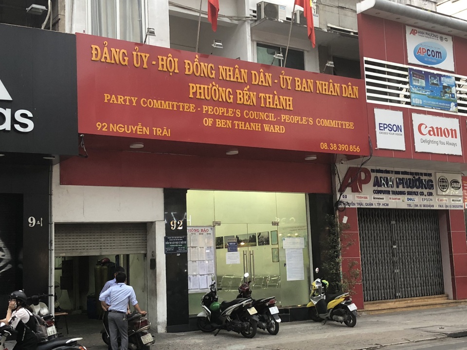 TPHCM: Phường mở cửa đến tối giúp dân thuận tiện công chứng giấy tờ - 1 Phường đầu tiên của quận 1 triển khai chứng thực ngoài giờ hành chính