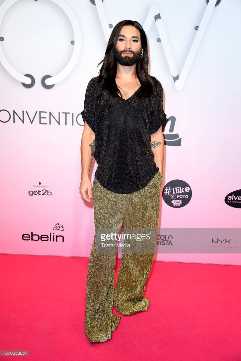 “Người đẹp có râu” bất ngờ thừa nhận nhiễm HIV - 2
Conchita Wurst cho biết, cô đã được điều trị và sức khoẻ hiện tại rất tốt.