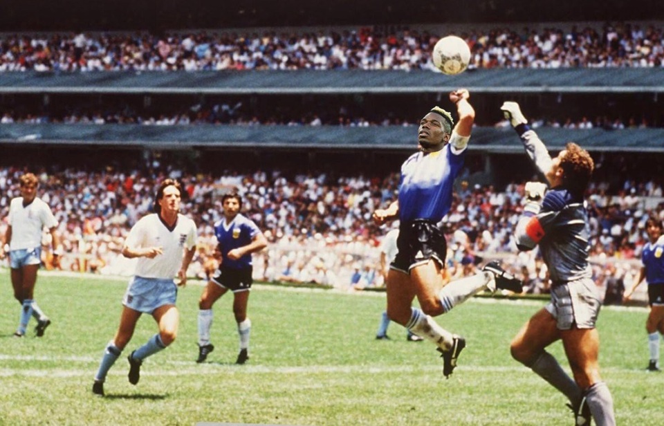 Bức ảnh chế Pogba đang cố gắng thực hiện Bàn tay của Chúa