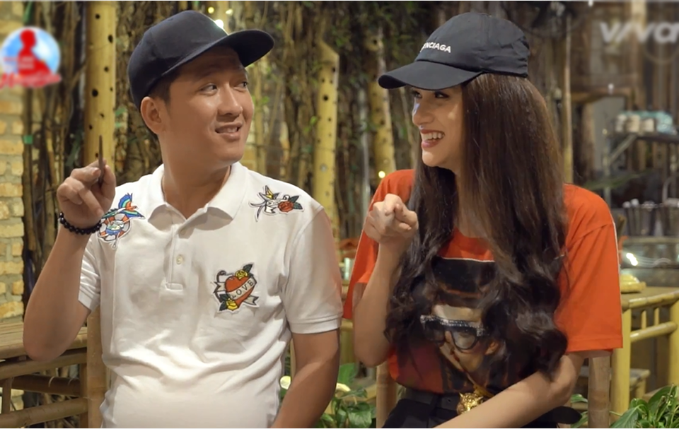 Sau tất cả ồn ào với sao nữ, Trường Giang sẽ "sánh đôi" cùng Hoa hậu Hương Giang - 2
Trong đoạn trailer ngắn chia sẻ cho thấy Trường Giang và Hương Giang cũng khá hợp gu, cả hai có những câu trò chuyện, tung hứng hài hước và thoải mái.