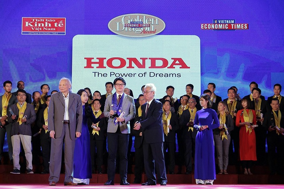 Honda Việt Nam được vinh danh với giải thưởng Rồng Vàng - 1 Honda Việt Nam được vinh danh với giải thưởng Rồng Vàng - 1