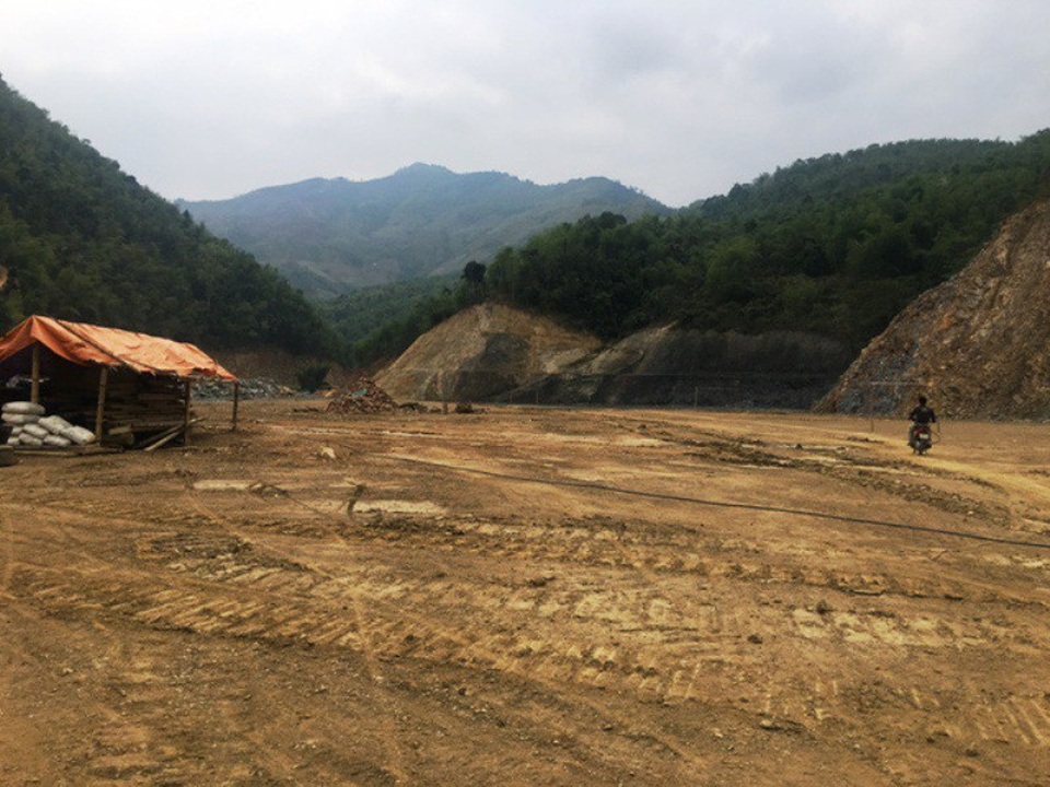 Thanh Hóa ra “tối hậu thư” di dời dân sống “lay lắt” bên công trình thủy điện - 2 Thanh Hóa yêu cầu bắt đầu di dân vào KTĐC chậm nhất từ ngày 1/5/2018.