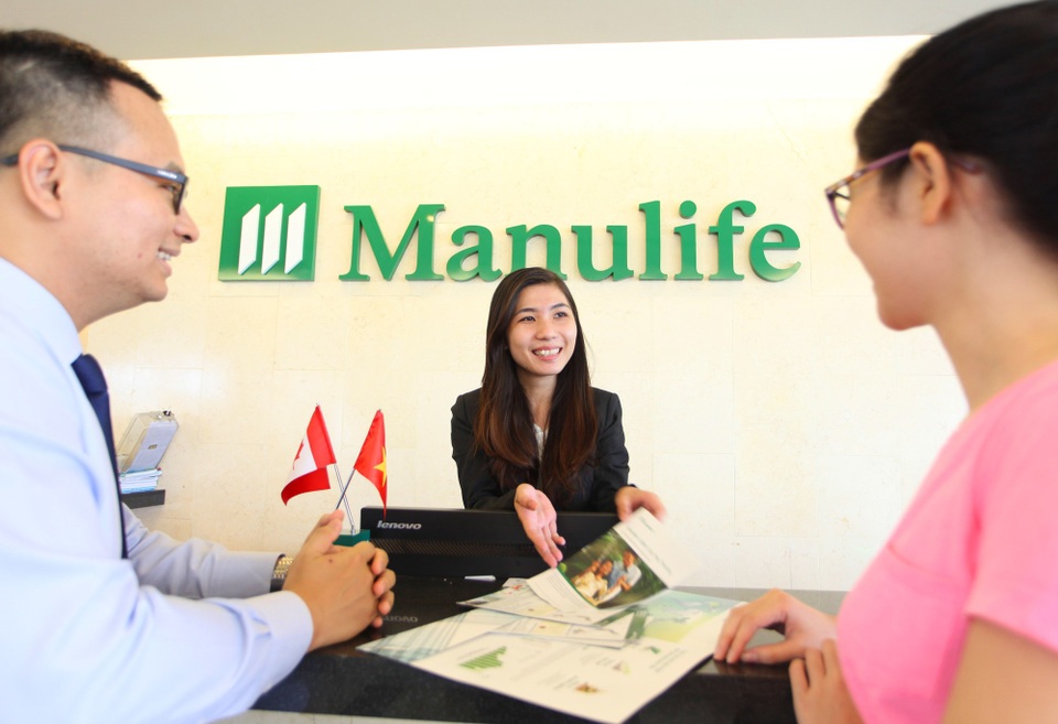 Manulife Việt Nam được vinh danh “Dịch vụ bảo hiểm nhân thọ tốt nhất” lần thứ 9 - 2 Với chiến lược “Khách hàng là trọng tâm”, Manulife Việt Nam liên tục đầu tư mạnh mẽ vào chất lượng và dịch vụ để nâng cao trải nghiệm của khách hàng.
