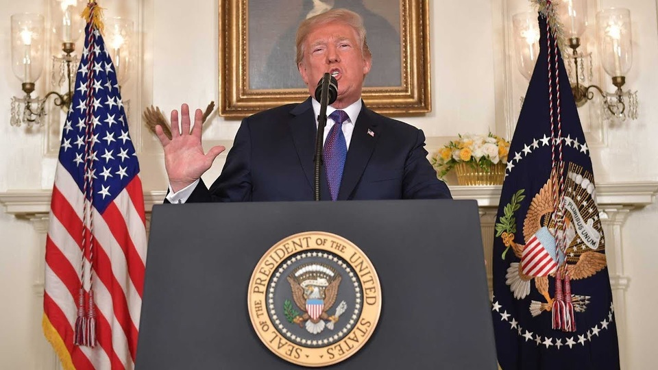 Chi tiết đáng chú ý trong video ông Trump phát lệnh tấn công Syria - 1
Tổng thống Mỹ Donald Trump phát lệnh tấn công Syria tối 13/4. (Ảnh: Reuters)