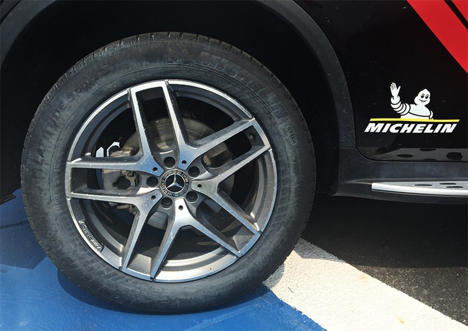 Michelin tự tin đồng hành cùng các hãng xe sang - 2 Michelin tự tin đồng hành cùng các hãng xe sang - 2