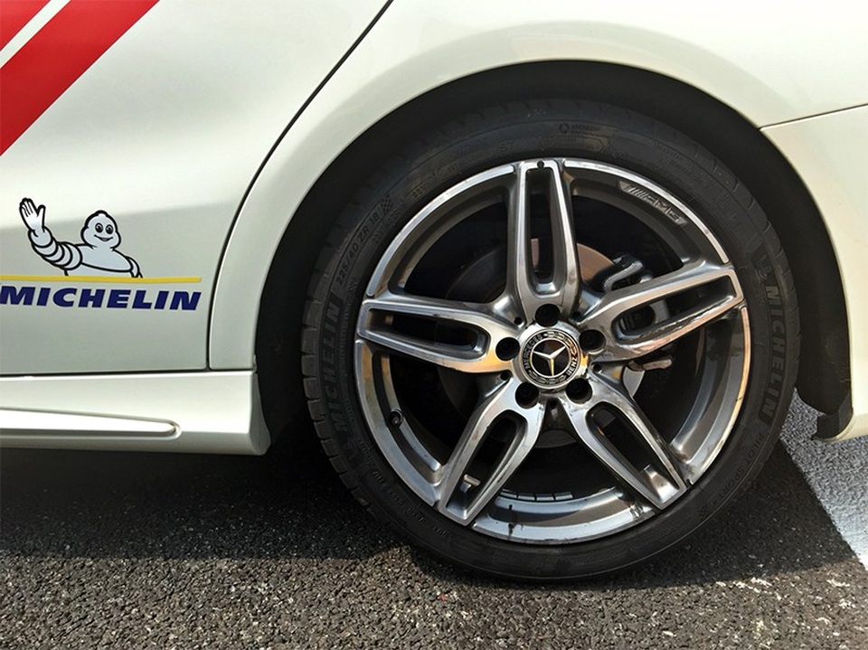 Michelin tự tin đồng hành cùng các hãng xe sang - 3 Michelin tự tin đồng hành cùng các hãng xe sang - 3