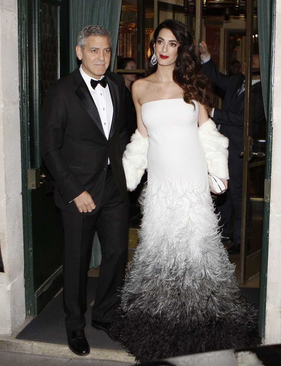 Tại sao tài tử nổi tiếng chuyển sang hẹn hò… “người đẹp trí tuệ”? - 7 George Clooney và vợ - Amal Clooney