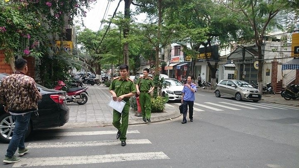 Khám nhà hai nguyên Chủ tịch Đà Nẵng vừa bị khởi tố - 7 Khám nhà hai nguyên Chủ tịch Đà Nẵng vừa bị khởi tố - 7