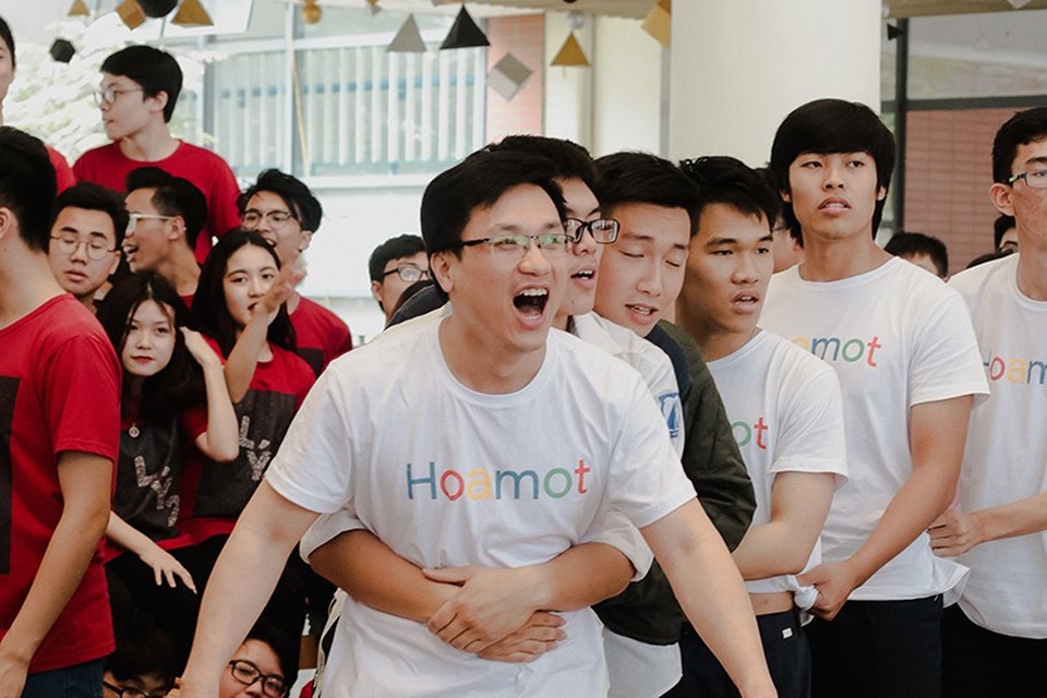 "Cô giáo hoa khôi" trường Ams trẻ trung khi diện đồng phục cùng học trò - 11 Thầy và trò trường Ams đều có sự chuẩn bị rất kỹ lưỡng cho thử thách của “Ngày hội thầy trò”