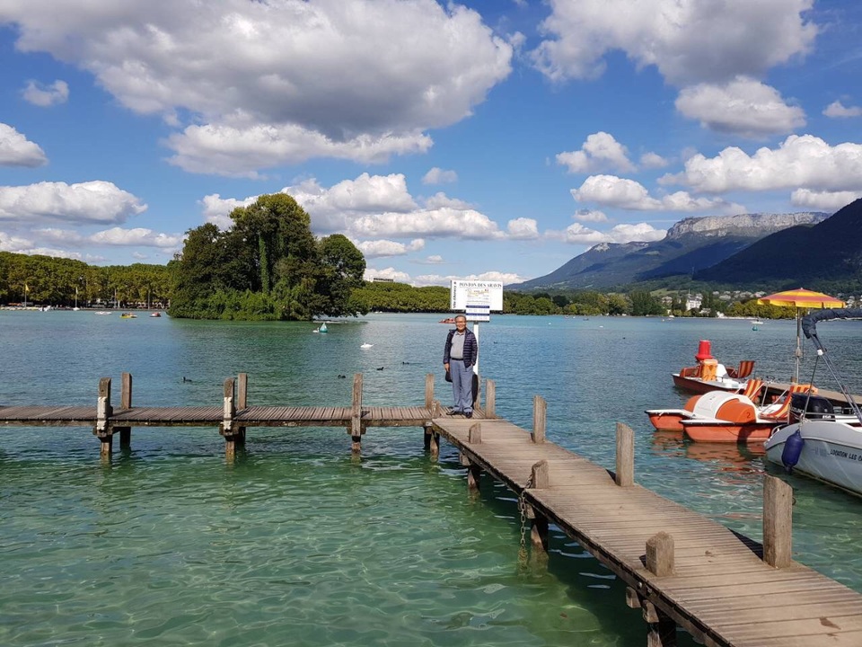 Thăm Annecy - Thị trấn hữu tình du lịch nổi tiếng của nước Pháp - 6 Dạo quanh hồ rất nhiều bến thuyền