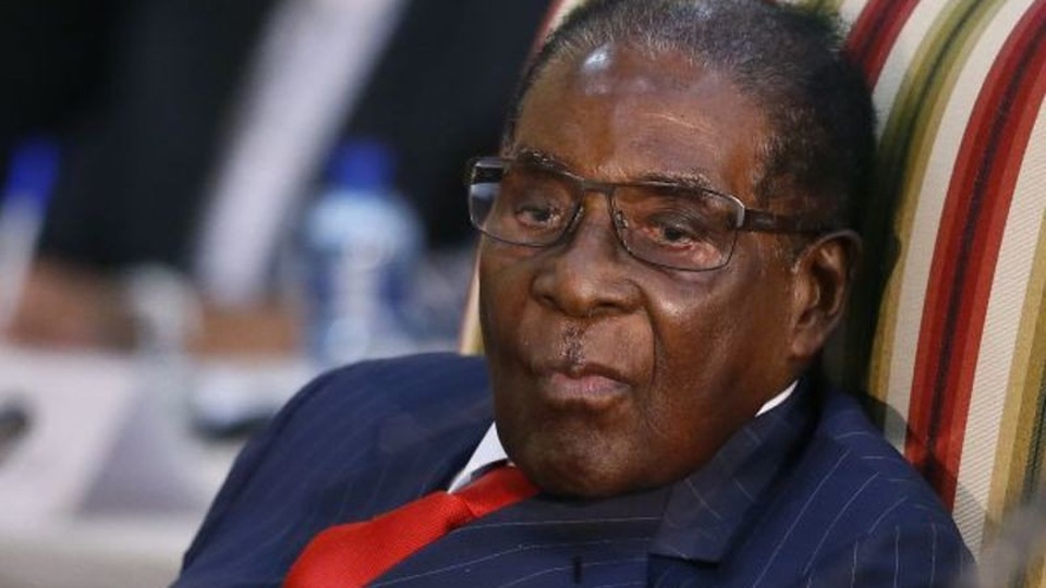 Tuyên bố 15 tỷ USD kim cương “bốc hơi”, cựu tổng thống Zimbabwe bị triệu tập - 1
Cựu Tổng thống Robert Mugabe (Ảnh: Reuters)