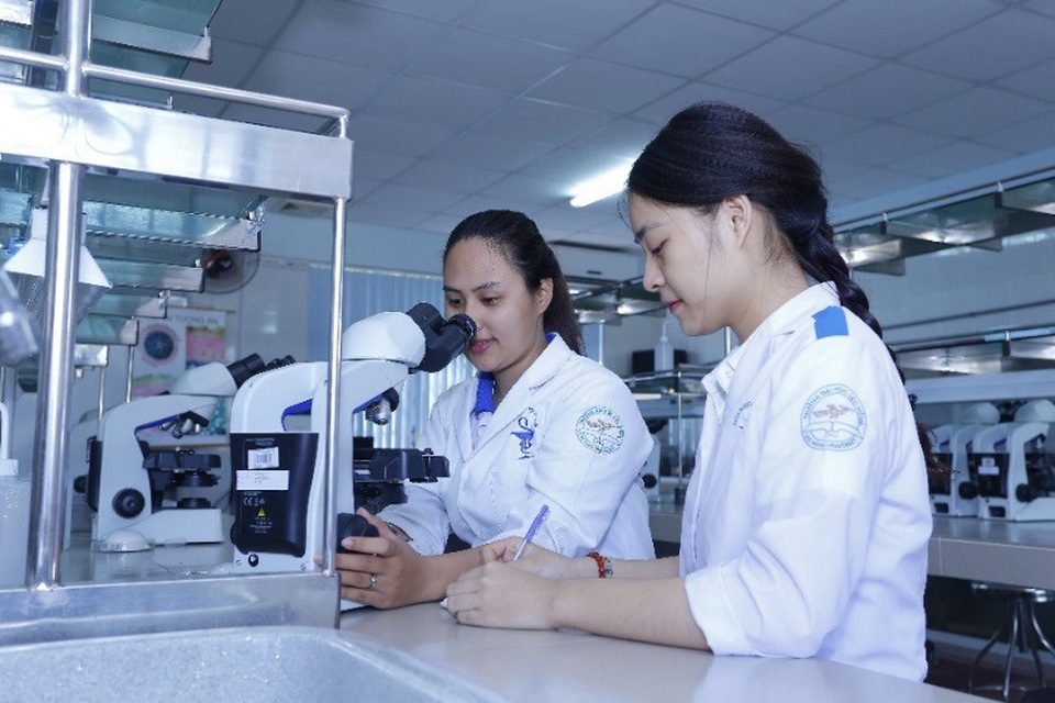 Chọn trường ĐH: 3 câu hỏi cần thực tế và nghiêm túc trả lời - 2
Uy tín và cơ sở vật chất của trường chỉ quyết định 50% thành công của bạn học sinh mà thôi!