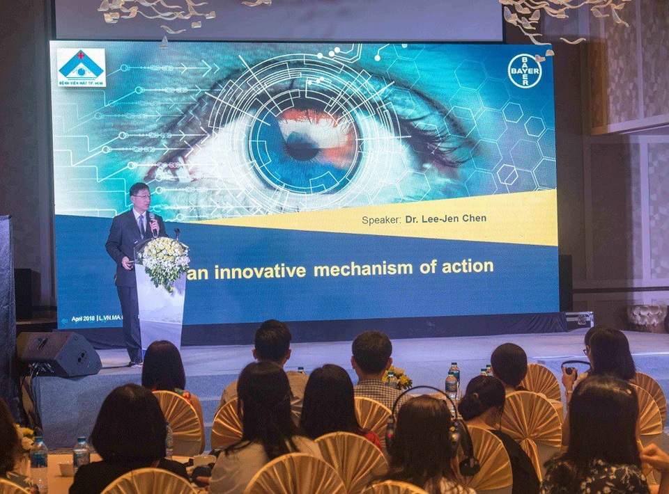 Bệnh lý võng mạc: Vì sao cần điều trị sớm? - 3 TS.BS. Lee J. Chen, Bác sĩ chính - Bệnh viện Mackay Memorial, Đài Bắc - Chủ tịch Hội Võng Mạc Đài Loan cập nhật thông tin về những đột phá trong kỉ nguyên kháng VEGF