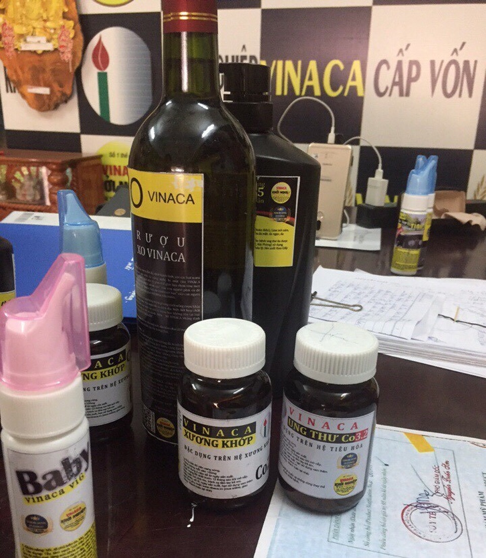 Đồng Nai: Đình chỉ 2 đại lý bán thực phẩm điều trị ung thư làm từ than tre - 3 Các sản phẩm thực phẩm chức năng hỗ trợ điều trị ung thư làm từ than tre của Công ty TNHH Vinaca được trưng bày tại 1 cơ sở.