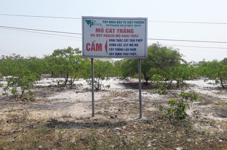 Xã phản ứng doanh nghiệp về xây dựng nhà máy chế biến bột, cát tại Thừa Thiên Huế! - 1
Tuy đã có giấy khai thác cát hơn 400 ha nhưng đến nay Công ty CP Tập đoàn Đầu tư Việt Phương vẫn chưa có nhà máy chế biến sâu như cam kết.