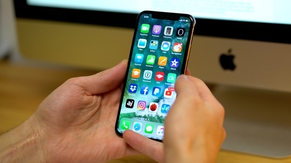iPhone mới sẽ có giá từ 550 USD, lần đầu tiên hỗ trợ 2 SIM? - 1 Apple sẽ mang tới nhiều lựa chọn thuộc các phân khúc giá khác nhau trong năm 2018?