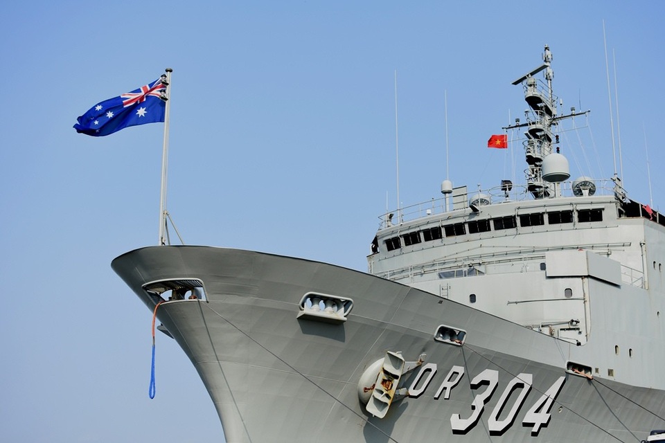 3 tàu hải quân Australia cập cảng TPHCM - 4 Tàu HMAS SUCCESS là tàu hậu cần có thể thực hiện các chức năng như tiếp dầu, tiếp vận đạn dược, thực phẩm, đồ quân dụng…
