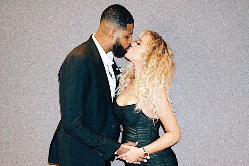 
Tristan đang cầu xin bạn gái giàu có cho anh thêm 1 cơ hội để làm lại
