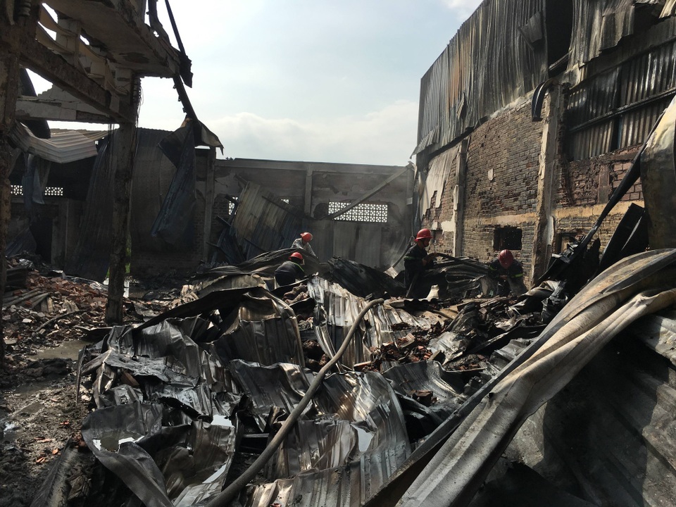 Nhiều tài sản, máy móc bên trong bị thiêu rụi sau vụ cháy
